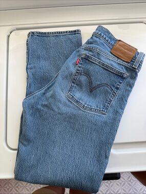 Levi’s Wedgie Straight Women’s Classic Light Wash Straight Leg Jeans